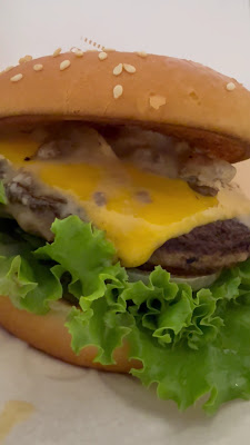 FRESHNESS BURGER Mitaka-minamiguchi 사진 2