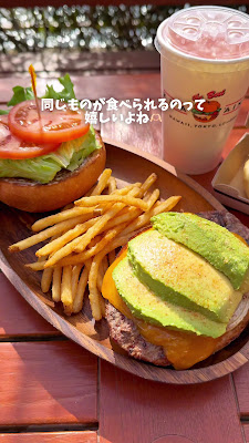 Kua’Aina Hawaiian Burger & Cafe 사진 2