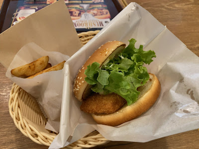 FRESHNESS BURGER Hakusaneki-mae 사진 4