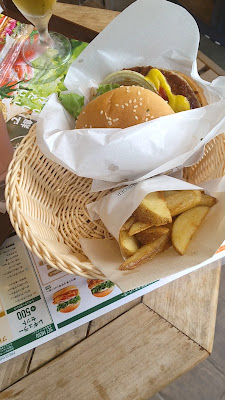 FRESHNESS BURGER Hakusaneki-mae 사진 2