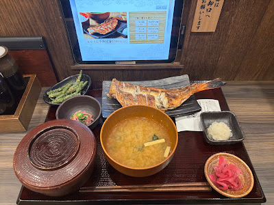 炭火焼干物定食しんぱち食堂 汐留店 사진 3
