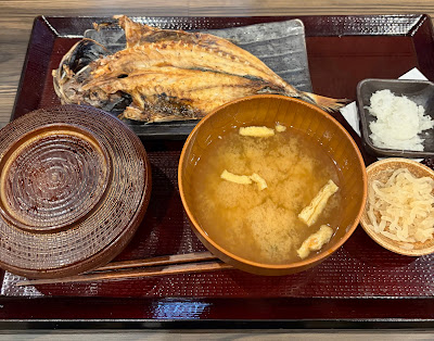 炭火焼干物定食しんぱち食堂 汐留店 사진 4