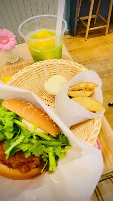 Freshness Burger Shinjuku Mitsui Building 사진 2