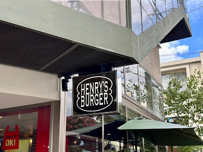 HENRY'S BURGER Jiyugaoka 사진 3