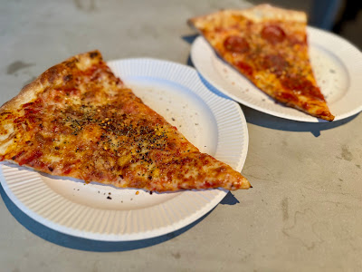 P. Food Court (Pizza Slice, Mikkeller Burger, AdiCurry, Mini Massif) 사진 4