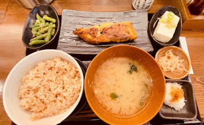 炭火焼干物定食しんぱち食堂 荻窪店 사진 2