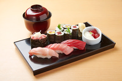 立喰い寿司 鮨處八千代新宿三丁目店 Standing sushi bar Yachiyo Shinjuku 3chome-ten 사진 3