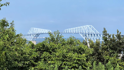 Hill in the East 사진 2