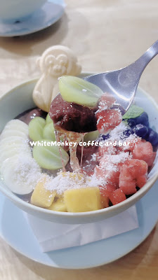 White Monkey coffee and bar. 사진 2