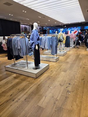 Gap Store Shinjuku Flagship 사진 3