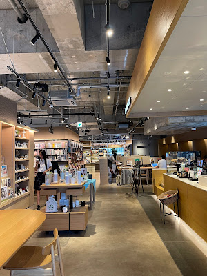Starbucks Coffee - TSUTAYA BOOKSTORE Shintsunashima 사진 3