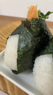 おにぎりとサーモン寿司丼 佐紋亭 사진 2