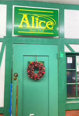 Alice’s Karaoke & Snack Bar (アリス) 사진 2