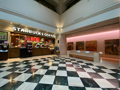 Starbucks Coffee - St. Luke’s International Hospital 사진 4