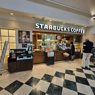 Starbucks Coffee - St. Luke’s International Hospital 사진 2