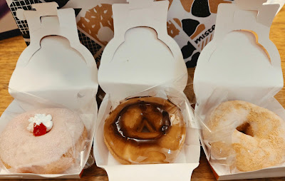 Mister Donut Minamigyotoku station mae shop 사진 3