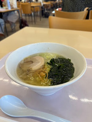 Sophia University Building 2 student canteen. 사진 2
