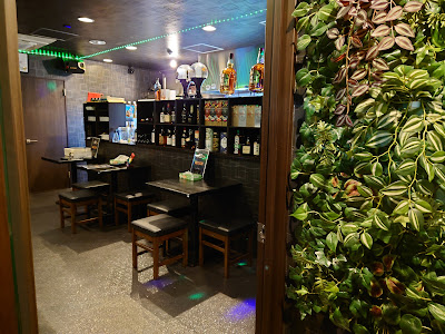 QUEEN ミャンマー料理店 MYANMAR KARAOKE 사진 2