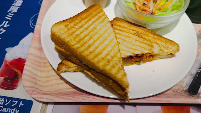 やおりんCafe JR新宿駅中央東口構内店 사진 2
