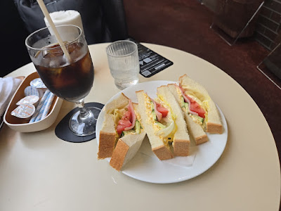 Tea room Renoir Mitaka north exit station shop 사진 2