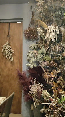 On Flowers 사진 2