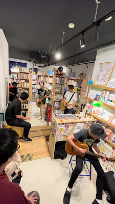 Chillaxin' Book Shop ／ チラクシンブックショップ 사진 2