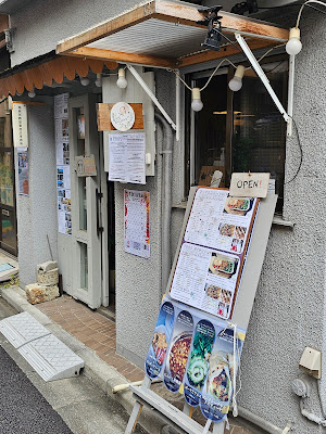 TOSAKAチキンオーバーライス & 田村匡將建築設計事務所(tttデザインパートナーズ) 사진 5