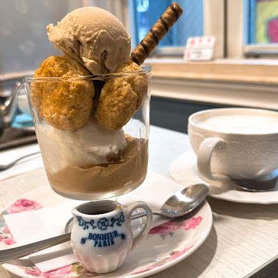 HENNI'S Cafe & Closet 사진 3