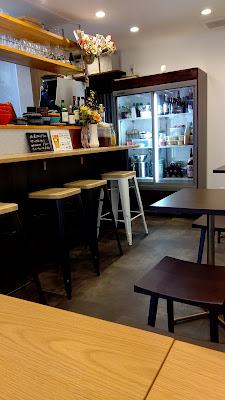 昼ハコーヒー ヨルハ酒 ウメダカフェ 사진 4
