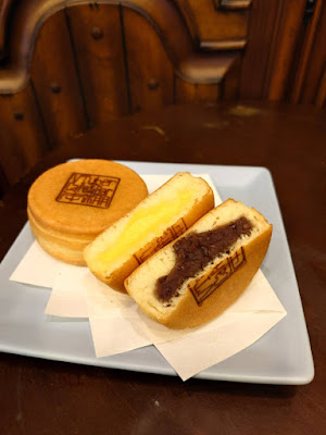VTuber Cafe&Bar 本棚 사진 2