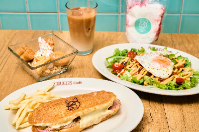 F BULL'S Cafe 사진 3