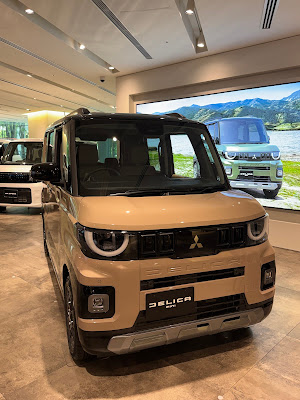 Mitsubishi Motors headquarters showroom 사진 4