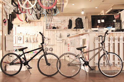 Riderz-café Harajyuku | Custom made bike shop 사진 3