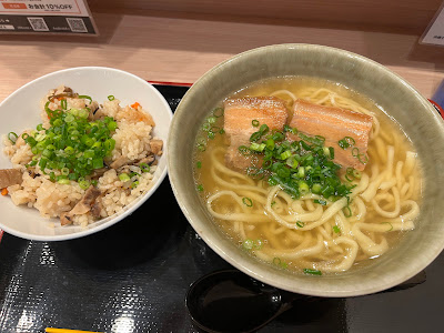 沖縄そば専門 やんばる カレッタ汐留店 사진 3