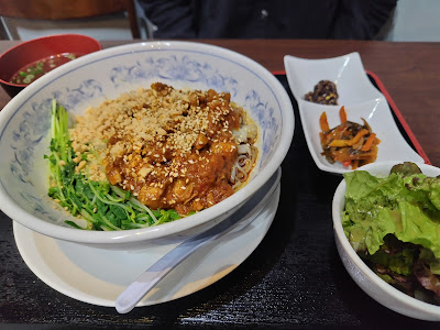 YK MYANMAR AND THAI RESTAURANT 사진 2