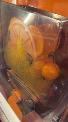 Feed ME Orange 生搾りオレンジジュース自動販売機 사진 3