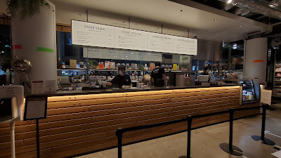 TSUTAYA 田町駅前店 カフェ 사진 4