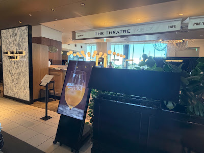 THE THEATRE TABLE 사진 3
