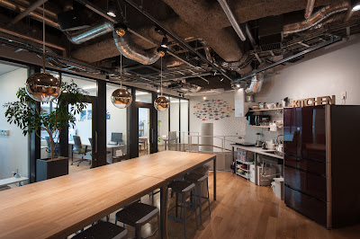 co-lab 사진 2