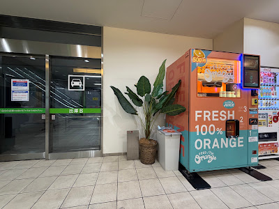Feed ME Orange 生搾りオレンジジュース自動販売機 사진 2