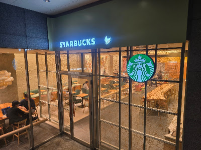 スターバックス ティバーナストア 銀座マロニエ通り（スターバックス ティー & カフェ） 사진 3