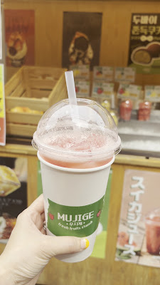 フルーツジュース MUJIGE Fresh fruits stand 사진 2