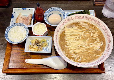 炭火焼濃厚中華そば 倫道 사진 5