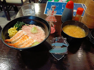 Seafood bowl and a little drink 사진 4