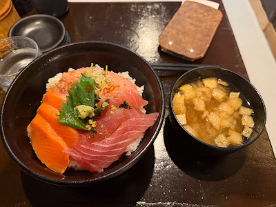 Seafood bowl and a little drink 사진 3