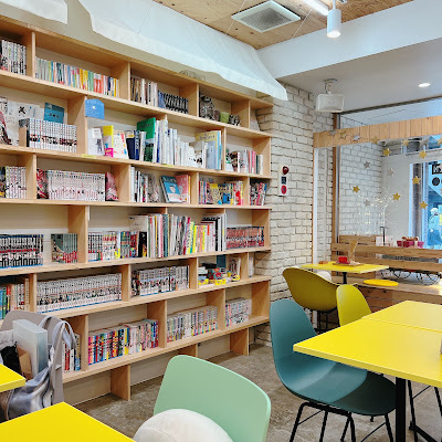 Book & Cafe Stand Shinjo Gekijo 사진 5