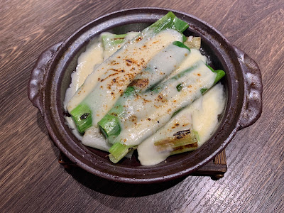 朝挽き鶏 炭火串焼き 牡丹 사진 3