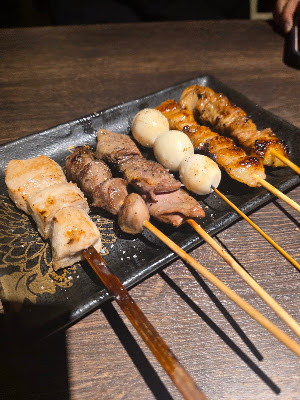 朝挽き鶏 炭火串焼き 牡丹 사진 4