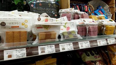NATURAL LAWSON Ginza Namiki-dori Store 사진 4