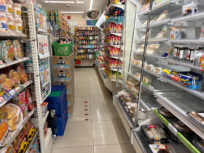 FamilyMart Jingu Stadium Street 사진 4